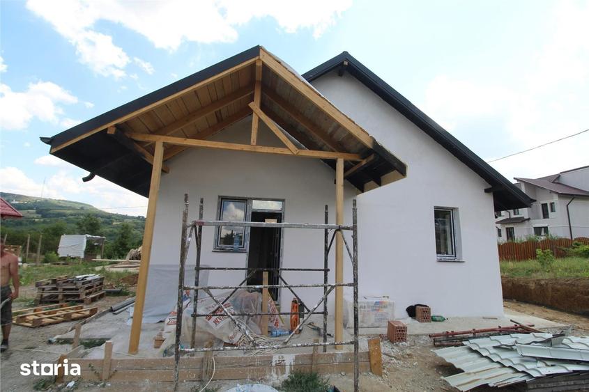 Casă cu 3 camere cu Teren 450 Mp în Bucium
