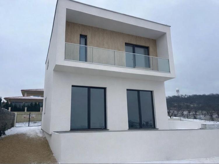 Casă cu 4 camere cu Canalizare în Oncea