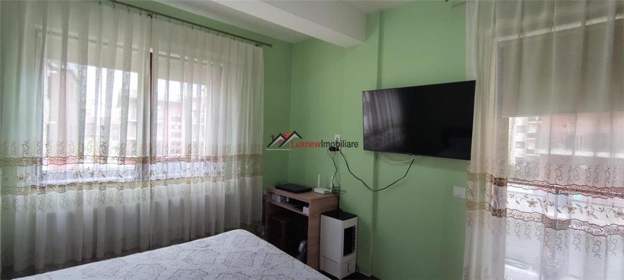 Apartament cu 3 camere semidecomandat, mobilat în Florești