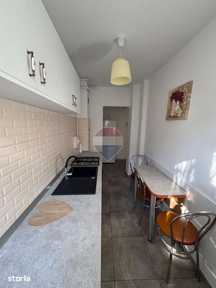 Apartament cu 3 camere decomandat în Gruia
