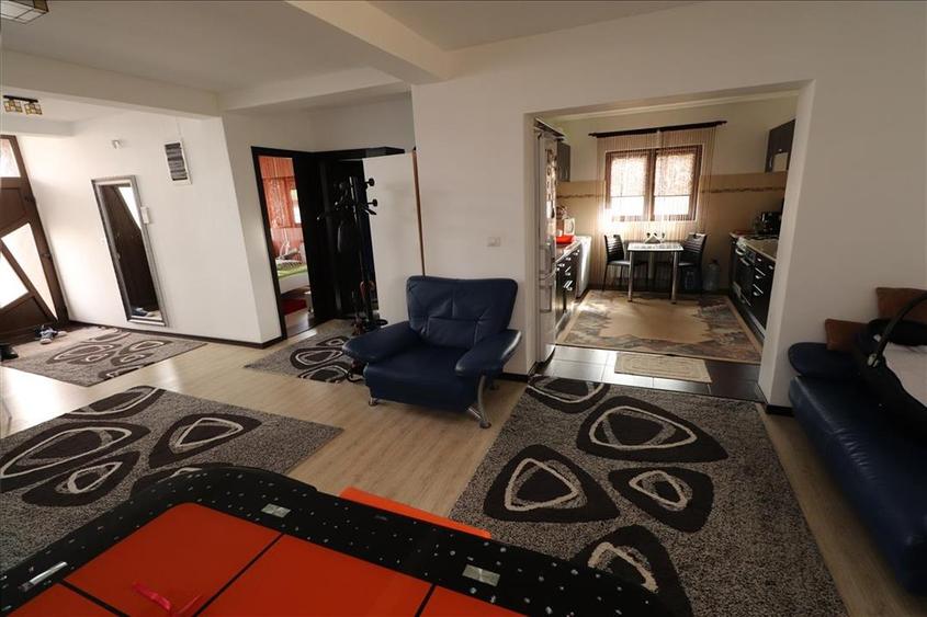 Casă individuală cu 5 camere cu Teren 2795 Mp în Budești