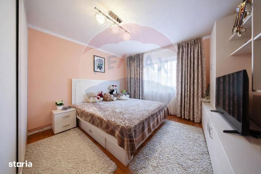 Apartament cu 4 camere, mobilat în Est