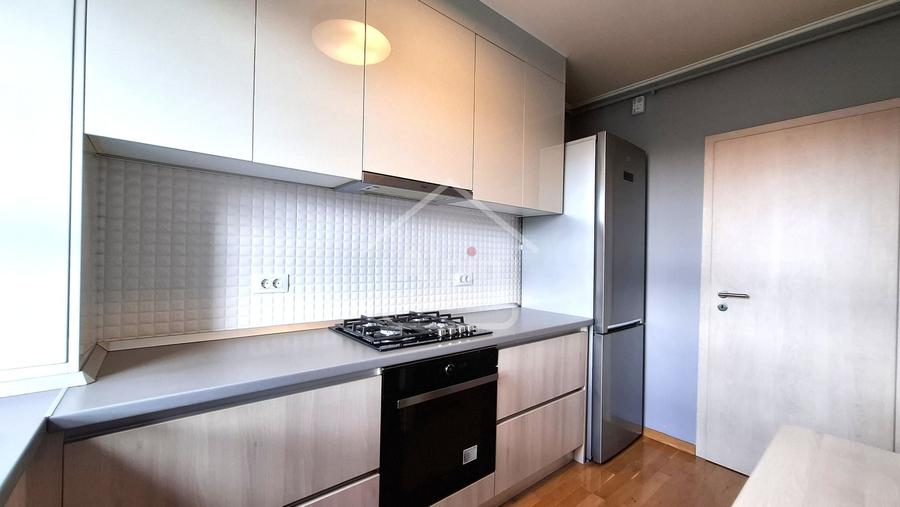 Apartament cu 2 camere decomandat în Tractorul