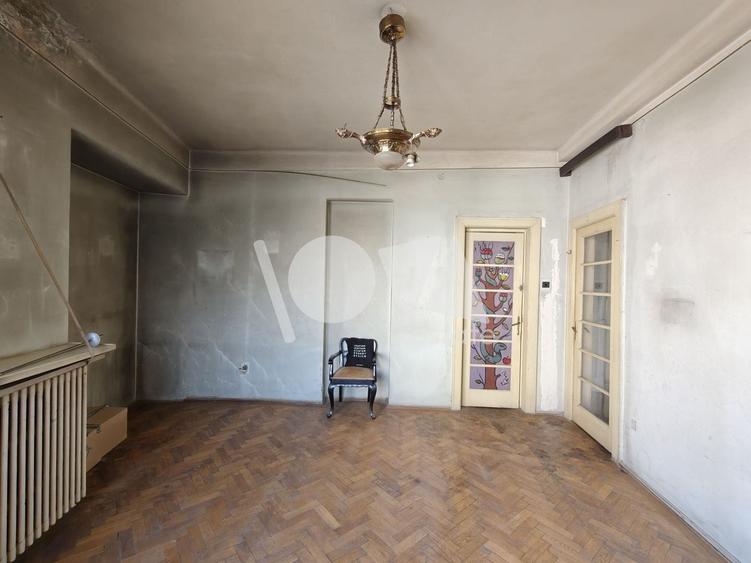 Apartament cu 3 camere semidecomandat în P-ța Sfântul Ștefan