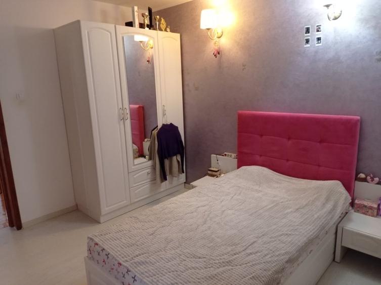 Casă individuală cu 5 camere cu Canalizare în Craiovei