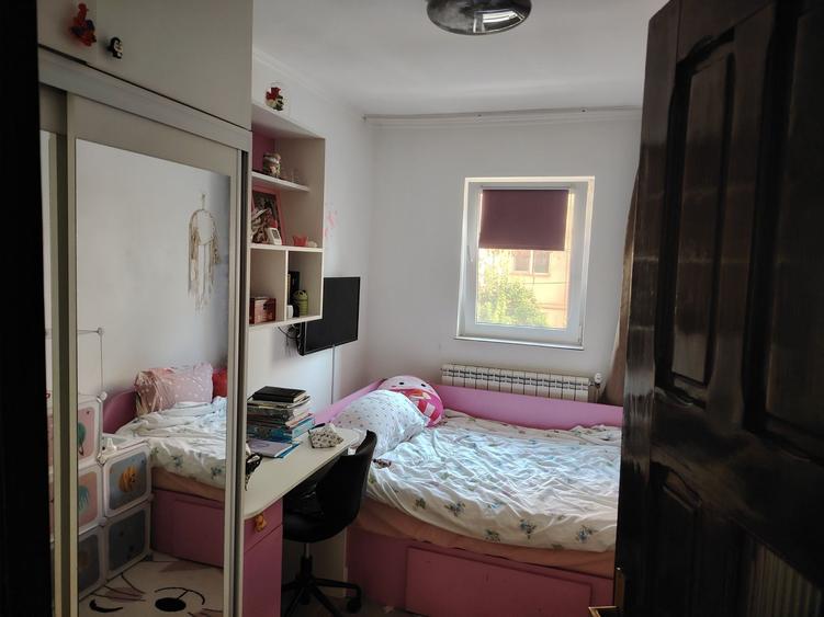 Apartament cu 3 camere decomandat în Alexandru cel Bun