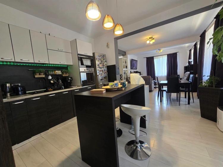 Casă individuală cu 5 camere cu Canalizare în Dobroești