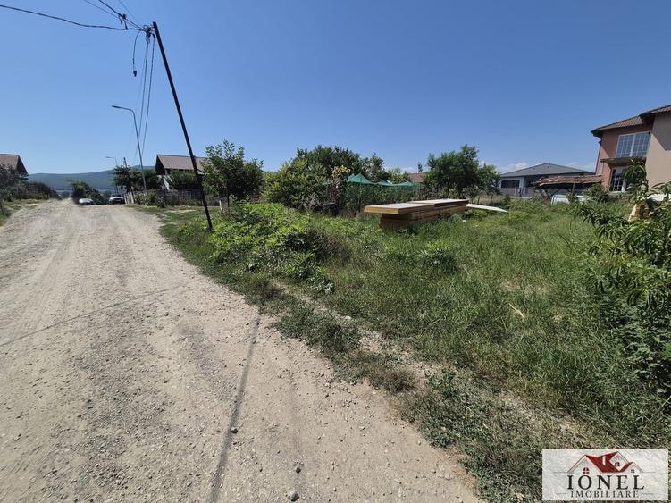 Teren Construcții intravilan de 356 mp, în Est
