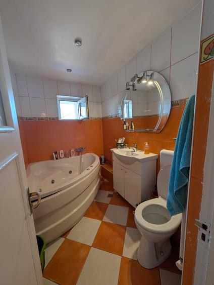 Apartament cu 4 camere decomandat în Doamna Ghica