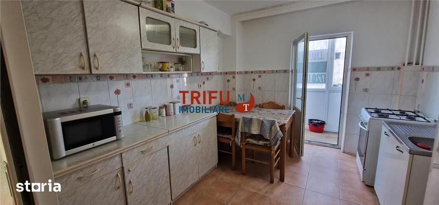 Apartament cu 3 camere decomandat în Tolstoi