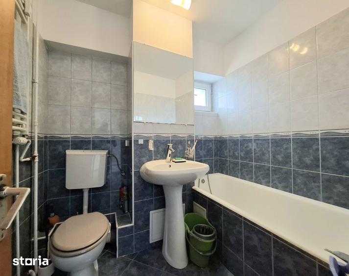 Apartament cu 4 camere decomandat în Romană