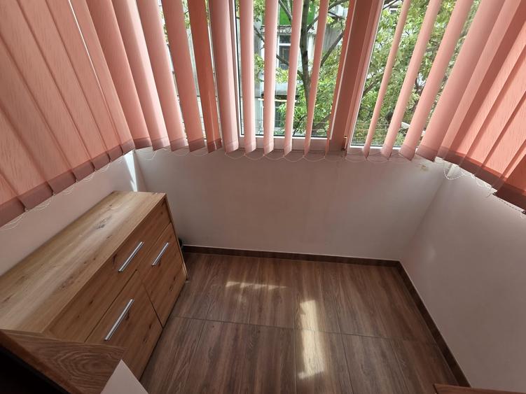 Apartament cu 3 camere semidecomandat, mobilat în Dacia