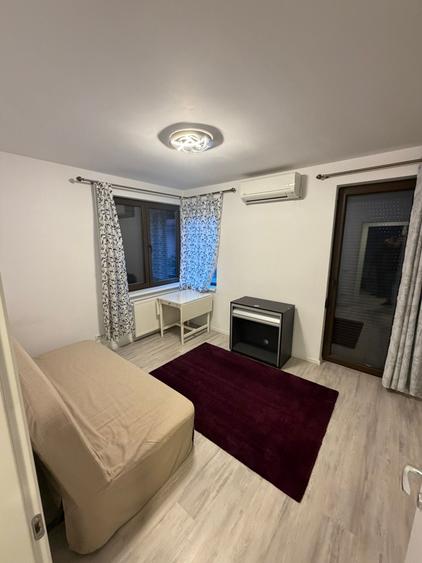 Casă cu 5 camere cu Canalizare în Sisești