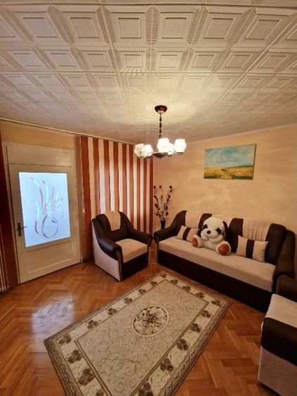 Casă individuală cu 5 camere cu Canalizare în Central