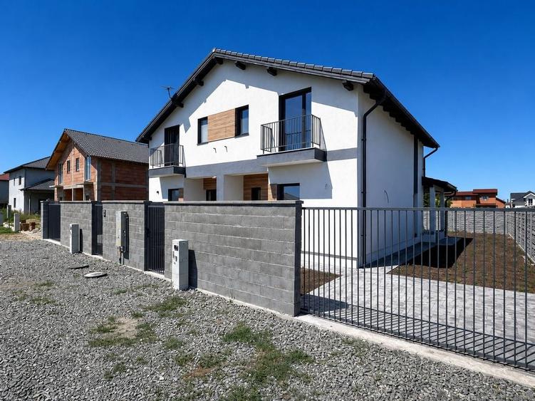 Duplex cu 4 camere cu Canalizare în Moșnița Nouă