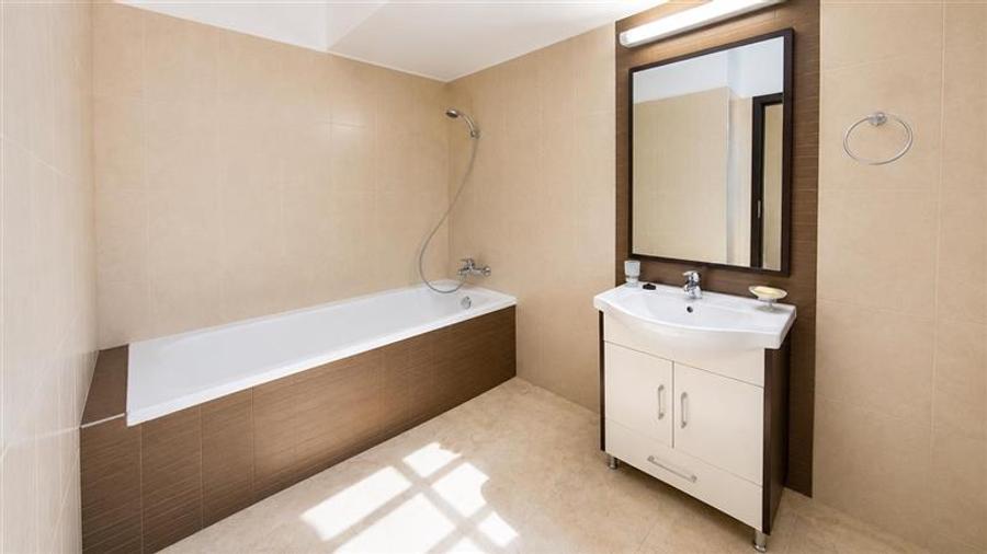 Apartament cu 3 camere decomandat, mobilat în Centrul Civic