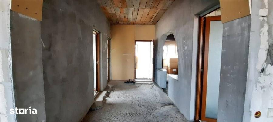 Casă cu 8 camere cu Teren 320 Mp în Cumpăna