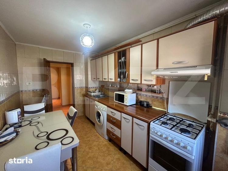 Apartament cu 3 camere decomandat în Micro 11