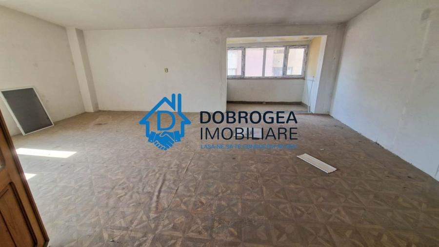 Apartament cu 8 camere decomandat în Ultracentral