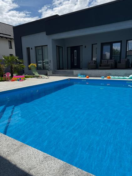 Casă cu 4 camere cu Piscina în Strejnicu