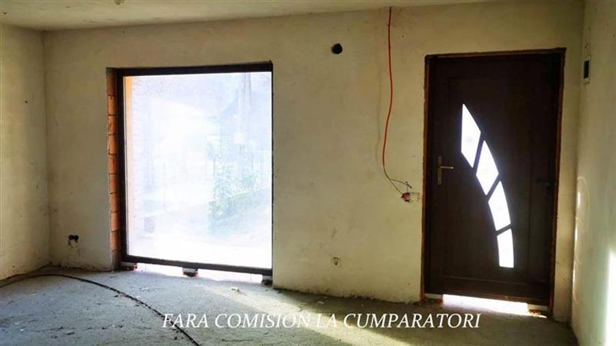 Casă individuală cu 6 camere cu Canalizare în Sud