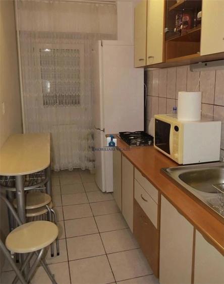 Garsonieră decomandată în Apărătorii Patriei
