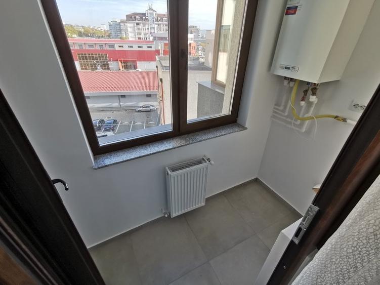 Apartament cu 3 camere semidecomandat în Păcurari