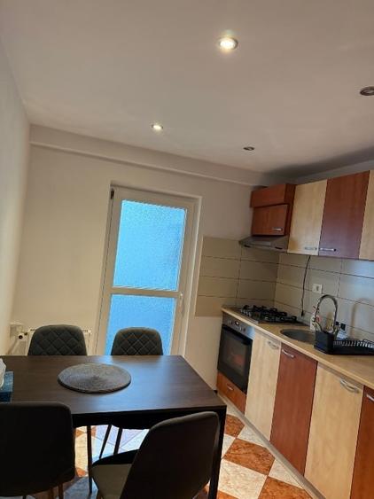 Apartament cu 2 camere decomandat în Rovine