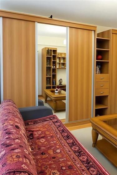 Apartament cu 3 camere decomandat în Valenta