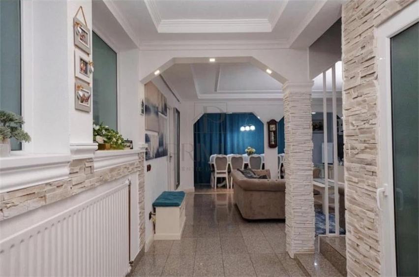 Casă individuală cu 6 camere cu Canalizare în Chișoda
