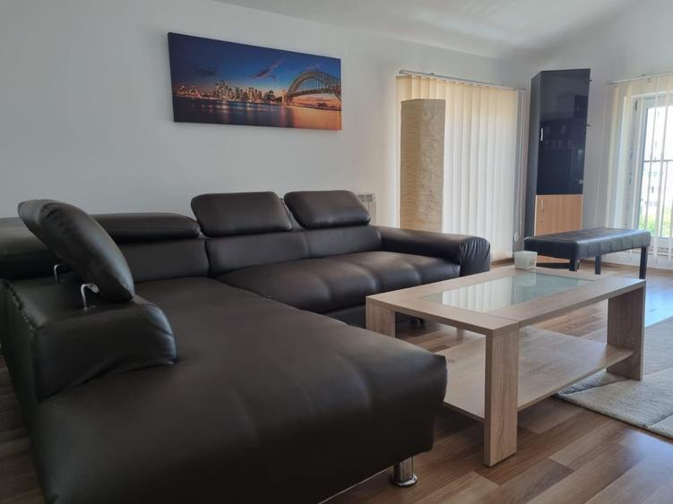 Apartament cu 3 camere semidecomandat în Zorilor