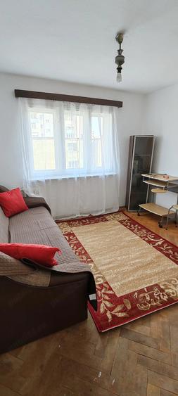 Apartament cu 2 camere nedecomandat în Cetate