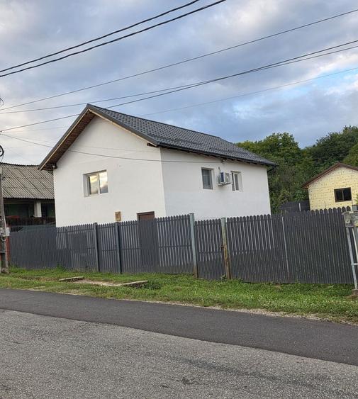 Casă cu 4 camere în Păcioiu