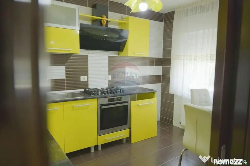 Casă cu 7 camere cu Teren 3093 Mp în Girov