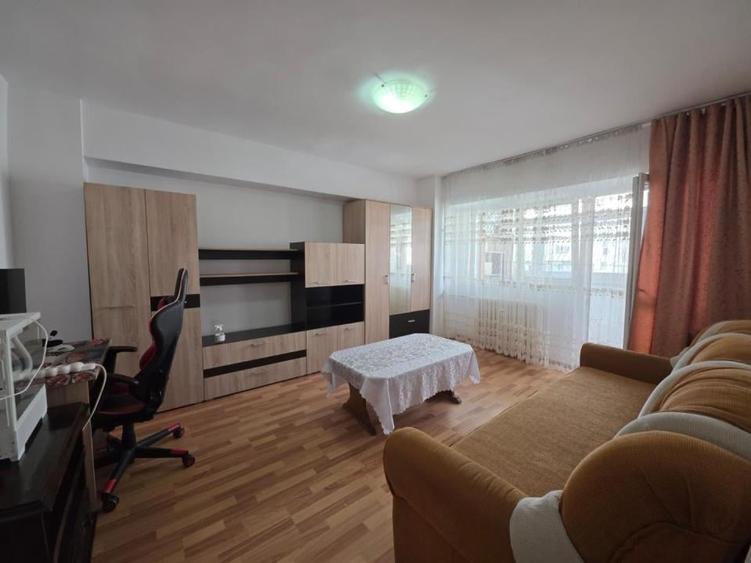 Apartament cu 3 camere în Militari