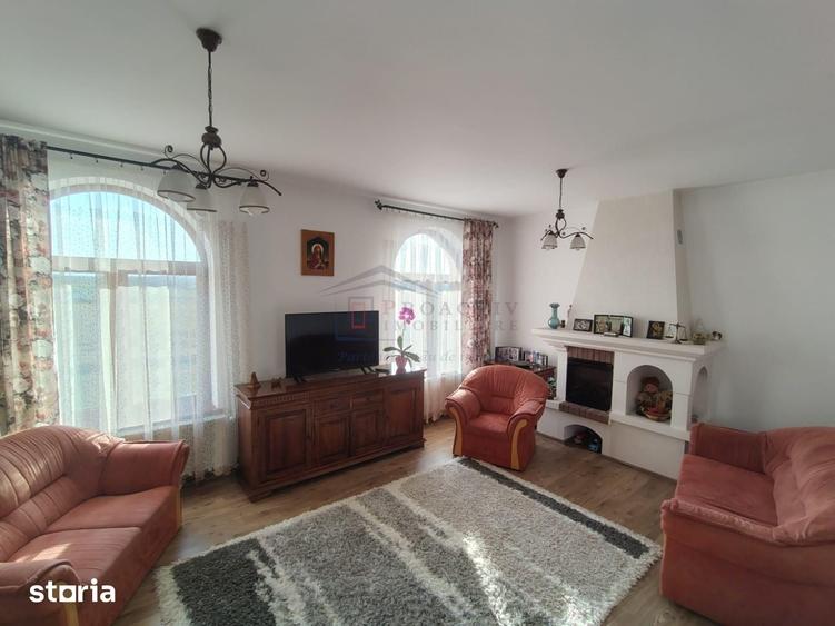 Casă cu 7 camere cu Teren 800 Mp în Șcheia