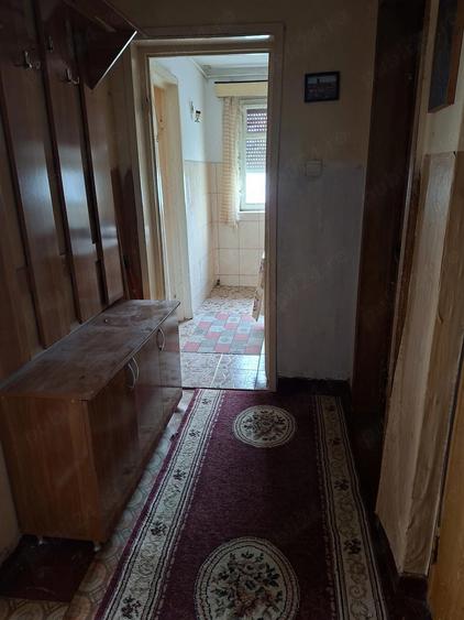 Apartament cu 3 camere decomandat în Exterior Vest