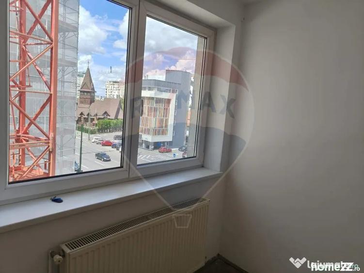 Apartament cu 2 camere semidecomandat în Centrul Civic