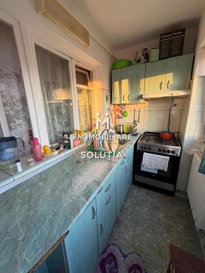 Apartament de vanzare decomandat -3 camere - 8