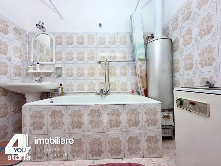 Casă cu 7 camere cu Teren 864 Mp în Târnova