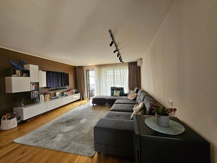 Apartament cu 4 camere decomandat, mobilat în Iancu Nicolae