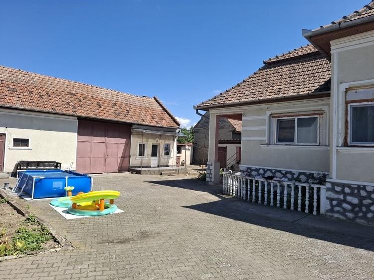 Casă cu 3 camere în Sâncrai