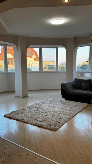 Apartament cu 3 camere decomandat în Nufărul