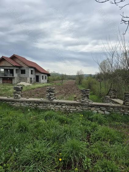 Casă cu 6 camere în Ceauru