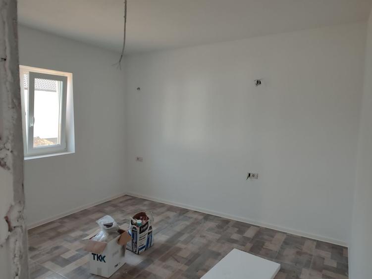 Casă individuală cu 3 camere cu Canalizare în Exterior Vest