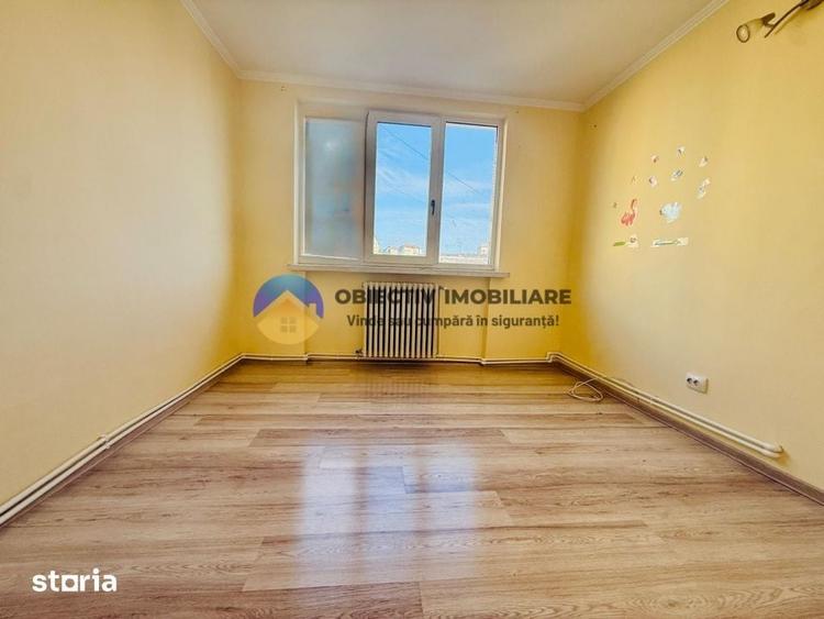 Apartament cu 3 camere decomandat în Vest