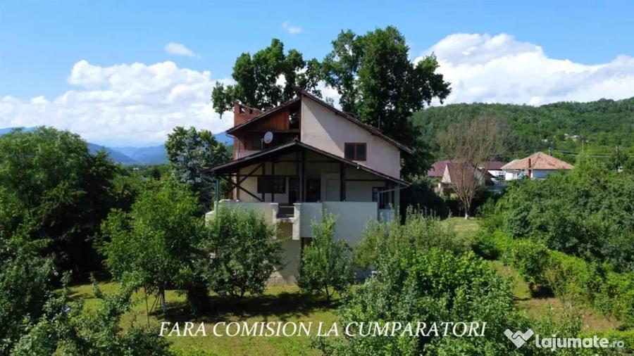 Casă cu 7 camere cu Teren 2328 Mp în Dăești