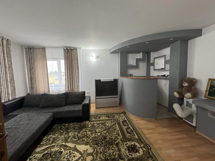 Casă individuală cu 8 camere cu Teren 1000 Mp în Radomirești