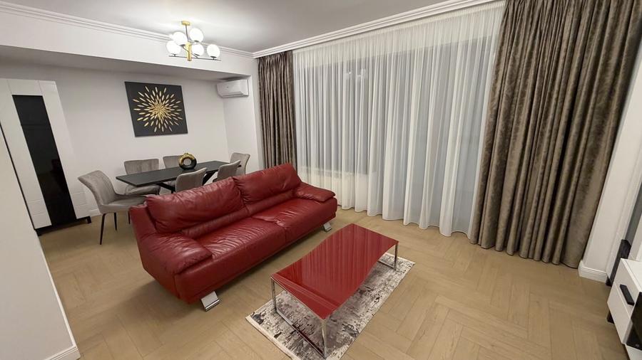 Apartament cu 3 camere decomandat, mobilat în Casa de Cultură