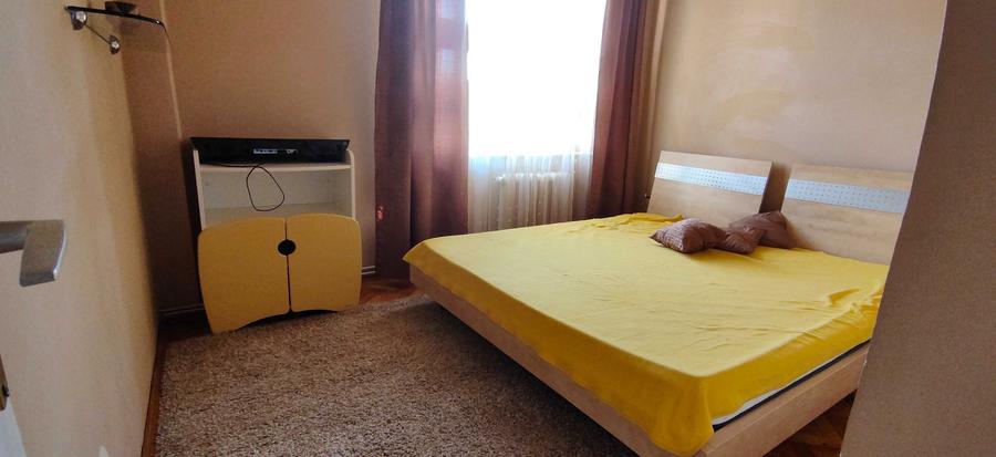 Apartament cu 4 camere decomandat în Exterior Vest